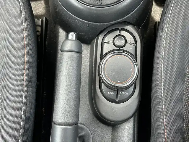 ＭＩＮＩ ミニ クーパー 栃木県 2019(平31)年 4万km 赤 ドライビング・アシスト/純正ナビ/AppleCarPlay/Bluetooth/USB/バックカメラ/ETC/前ドライブレコーダー/スマートキー×2/スタートボタン/ステアリングリモコン/LEDオートライト/LEDフォグランプ/純正15インチAW/アイドリングストップ/横滑り防止装置/電動格納ミラー/ドアバイザー