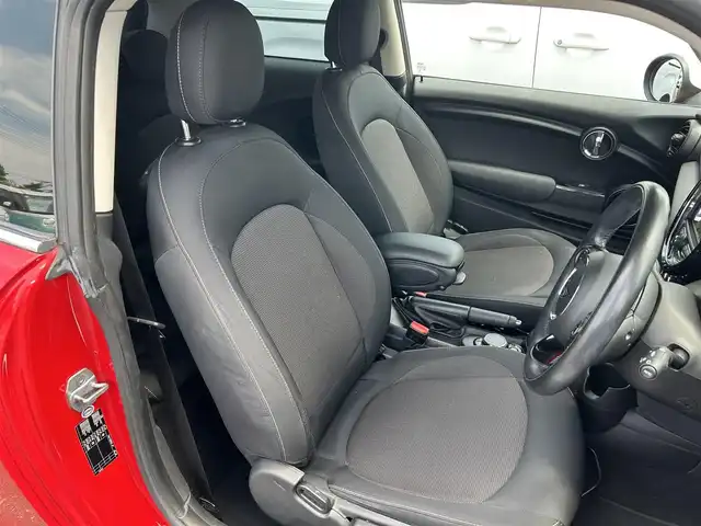 ＭＩＮＩ ミニ クーパー 栃木県 2019(平31)年 4万km 赤 ドライビング・アシスト/純正ナビ/AppleCarPlay/Bluetooth/USB/バックカメラ/ETC/前ドライブレコーダー/スマートキー×2/スタートボタン/ステアリングリモコン/LEDオートライト/LEDフォグランプ/純正15インチAW/アイドリングストップ/横滑り防止装置/電動格納ミラー/ドアバイザー