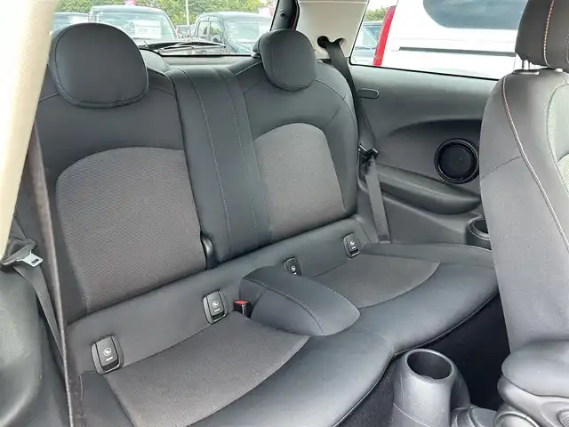 ＭＩＮＩ ミニ クーパー 栃木県 2019(平31)年 4万km 赤 ドライビング・アシスト/純正ナビ/AppleCarPlay/Bluetooth/USB/バックカメラ/ETC/前ドライブレコーダー/スマートキー×2/スタートボタン/ステアリングリモコン/LEDオートライト/LEDフォグランプ/純正15インチAW/アイドリングストップ/横滑り防止装置/電動格納ミラー/ドアバイザー