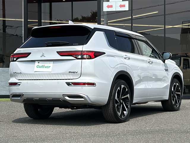 三菱 アウトランダー ＰＨＥＶ P 大阪府 2023(令5)年 1.6万km ホワイトダイヤモンド ワンオーナー/純正メーカーナビ/マイパイロット/ビルトインETC2.0/充電ケーブル/アラウンドビューモニター/ＢＯＳＥプレミアムサウンド/１列目＆２列目シートヒーター/パワーバックドア/クリアランスソナー/プリクラッシュセーフティ/純正20インチAW/AC1500Wコンセント/メモリ機能付きパワーシート/ステアリングスイッチ/BSM/eアシスト/電動パーキングブレーキ/置くだけ充電/取説/保証書/スペアキーｘ１