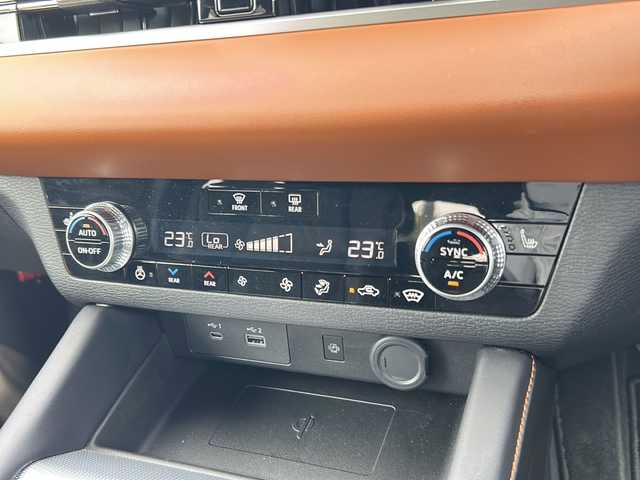 三菱 アウトランダー ＰＨＥＶ P 大阪府 2023(令5)年 1.6万km ホワイトダイヤモンド ワンオーナー/純正メーカーナビ/マイパイロット/ビルトインETC2.0/充電ケーブル/アラウンドビューモニター/ＢＯＳＥプレミアムサウンド/１列目＆２列目シートヒーター/パワーバックドア/クリアランスソナー/プリクラッシュセーフティ/純正20インチAW/AC1500Wコンセント/メモリ機能付きパワーシート/ステアリングスイッチ/BSM/eアシスト/電動パーキングブレーキ/置くだけ充電/取説/保証書/スペアキーｘ１