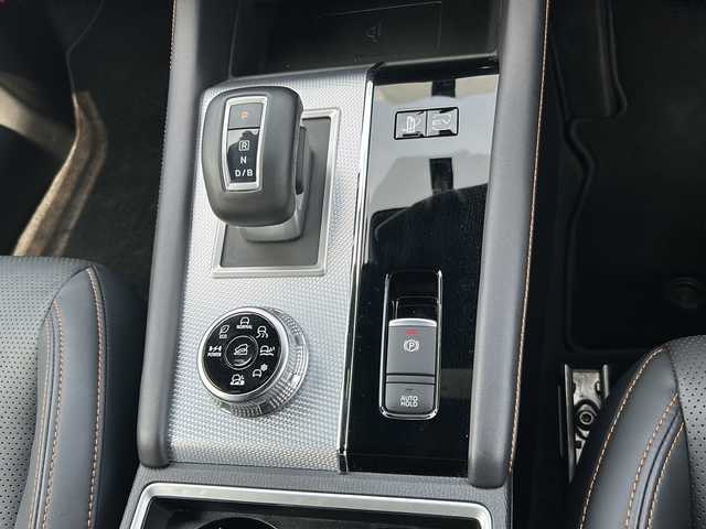 三菱 アウトランダー ＰＨＥＶ P 大阪府 2023(令5)年 1.6万km ホワイトダイヤモンド ワンオーナー/純正メーカーナビ/マイパイロット/ビルトインETC2.0/充電ケーブル/アラウンドビューモニター/ＢＯＳＥプレミアムサウンド/１列目＆２列目シートヒーター/パワーバックドア/クリアランスソナー/プリクラッシュセーフティ/純正20インチAW/AC1500Wコンセント/メモリ機能付きパワーシート/ステアリングスイッチ/BSM/eアシスト/電動パーキングブレーキ/置くだけ充電/取説/保証書/スペアキーｘ１