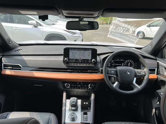三菱 アウトランダー ＰＨＥＶ P 大阪府 2023(令5)年 1.6万km ホワイトダイヤモンド ワンオーナー/純正メーカーナビ/マイパイロット/ビルトインETC2.0/充電ケーブル/アラウンドビューモニター/ＢＯＳＥプレミアムサウンド/１列目＆２列目シートヒーター/パワーバックドア/クリアランスソナー/プリクラッシュセーフティ/純正20インチAW/AC1500Wコンセント/メモリ機能付きパワーシート/ステアリングスイッチ/BSM/eアシスト/電動パーキングブレーキ/置くだけ充電/取説/保証書/スペアキーｘ１
