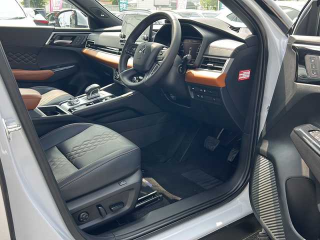 三菱 アウトランダー ＰＨＥＶ P 大阪府 2023(令5)年 1.6万km ホワイトダイヤモンド ワンオーナー/純正メーカーナビ/マイパイロット/ビルトインETC2.0/充電ケーブル/アラウンドビューモニター/ＢＯＳＥプレミアムサウンド/１列目＆２列目シートヒーター/パワーバックドア/クリアランスソナー/プリクラッシュセーフティ/純正20インチAW/AC1500Wコンセント/メモリ機能付きパワーシート/ステアリングスイッチ/BSM/eアシスト/電動パーキングブレーキ/置くだけ充電/取説/保証書/スペアキーｘ１