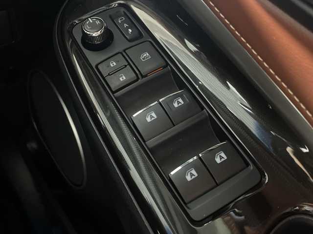 トヨタ ハリアー プレミアム 福岡県 2018(平30)年 3万km ホワイトパールクリスタルシャイン 純正9インチメモリナビ/・CD/DVD/BT/フルセグTV/・バックモニター/トヨタセーフティ/・プリクラッシュセーフティ/・レーンディパーチャーアラート/・オートハイビーム/・レーダークルーズコントロール/ハーフレザーシート/・パワーシート（D）/革巻きステアリング/・ステアリングリモコン/ETC/LEDヘッドライト/・オートライト/・フォグランプ/電子パーキング/・ブレーキホールド/パワーバックドア/アイドリングストップ/ドライブレコーダー前後/純正18インチアルミホイール/純正フロアマット/純正ドアバイザー