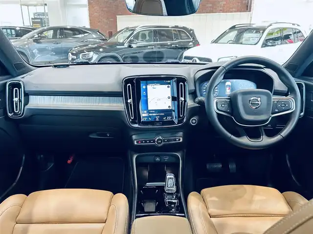 ボルボ ＸＣ４０ T4 AWD インスクリプション 大阪府 2020(令2)年 1.4万km 青 サンルーフ/ハーマンカードン/ベージュレザー/パワーシート/Dシートメモリ/シートヒーター/ステアリングヒーター/ACC/BLIS/純正ナビ/TV/３６０度カメラ/applecarplay/純正19インチAW/LEDヘッドライト/電動リアゲート/ワイヤレス充電/自動駐車