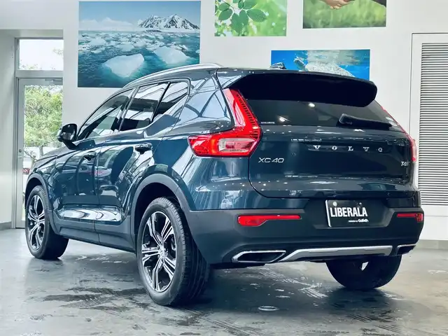 ボルボ ＸＣ４０ T4 AWD インスクリプション 大阪府 2020(令2)年 1.4万km 青 サンルーフ/ハーマンカードン/ベージュレザー/パワーシート/Dシートメモリ/シートヒーター/ステアリングヒーター/ACC/BLIS/純正ナビ/TV/３６０度カメラ/applecarplay/純正19インチAW/LEDヘッドライト/電動リアゲート/ワイヤレス充電/自動駐車