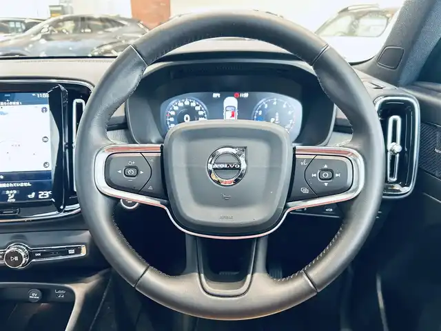 ボルボ ＸＣ４０ T4 AWD インスクリプション 大阪府 2020(令2)年 1.4万km 青 サンルーフ/ハーマンカードン/ベージュレザー/パワーシート/Dシートメモリ/シートヒーター/ステアリングヒーター/ACC/BLIS/純正ナビ/TV/３６０度カメラ/applecarplay/純正19インチAW/LEDヘッドライト/電動リアゲート/ワイヤレス充電/自動駐車