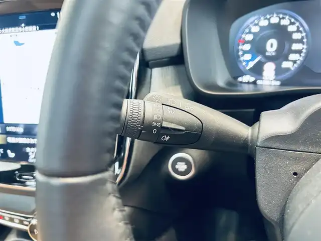 ボルボ ＸＣ４０ T4 AWD インスクリプション 大阪府 2020(令2)年 1.4万km 青 サンルーフ/ハーマンカードン/ベージュレザー/パワーシート/Dシートメモリ/シートヒーター/ステアリングヒーター/ACC/BLIS/純正ナビ/TV/３６０度カメラ/applecarplay/純正19インチAW/LEDヘッドライト/電動リアゲート/ワイヤレス充電/自動駐車