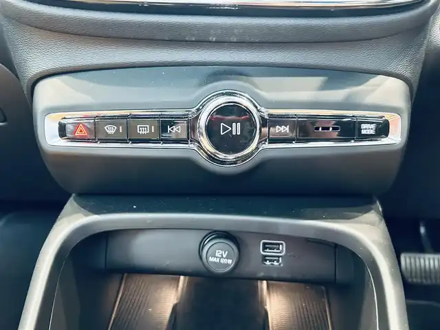 ボルボ ＸＣ４０ T4 AWD インスクリプション 大阪府 2020(令2)年 1.4万km 青 サンルーフ/ハーマンカードン/ベージュレザー/パワーシート/Dシートメモリ/シートヒーター/ステアリングヒーター/ACC/BLIS/純正ナビ/TV/３６０度カメラ/applecarplay/純正19インチAW/LEDヘッドライト/電動リアゲート/ワイヤレス充電/自動駐車