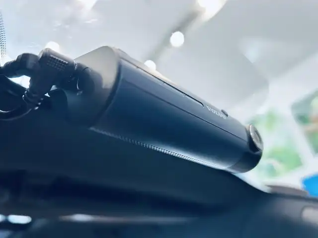ボルボ ＸＣ４０ T4 AWD インスクリプション 大阪府 2020(令2)年 1.4万km 青 サンルーフ/ハーマンカードン/ベージュレザー/パワーシート/Dシートメモリ/シートヒーター/ステアリングヒーター/ACC/BLIS/純正ナビ/TV/３６０度カメラ/applecarplay/純正19インチAW/LEDヘッドライト/電動リアゲート/ワイヤレス充電/自動駐車