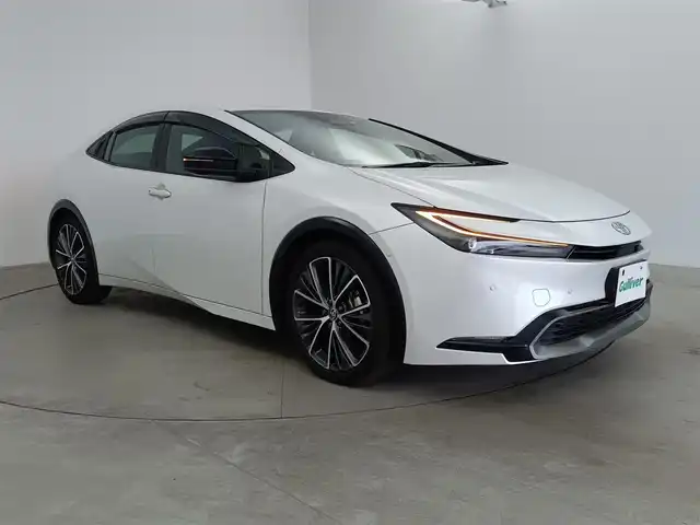 トヨタ プリウス Z 愛知県 2023(令5)年 1.6万km プラチナホワイトパールマイカ 純正12.3型ナビ（フルセグ、Bluetooth、APPleCarplay)/全方位カメラ/ETC2.0/置くだけ充電/BSM/パーキングアシスト/デジタルインナーミラー/メモリ付きパワーシート/パワーバックドア/シートヒーター、エアシート/ハンドルヒーター/ACC/衝突軽減ブレーキ/レーンキープアシスト/コーナーセンサー（前後）/オートハイビーム/LEDヘッドライト/オートライト/スマートキー/USB/三点エアバック/純正フロアマット/純正19インチAW