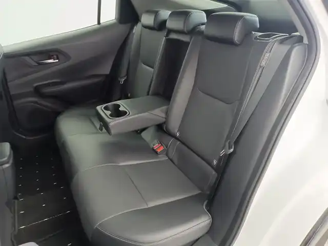 トヨタ プリウス Z 愛知県 2023(令5)年 1.6万km プラチナホワイトパールマイカ 純正12.3型ナビ（フルセグ、Bluetooth、APPleCarplay)/全方位カメラ/ETC2.0/置くだけ充電/BSM/パーキングアシスト/デジタルインナーミラー/メモリ付きパワーシート/パワーバックドア/シートヒーター、エアシート/ハンドルヒーター/ACC/衝突軽減ブレーキ/レーンキープアシスト/コーナーセンサー（前後）/オートハイビーム/LEDヘッドライト/オートライト/スマートキー/USB/三点エアバック/純正フロアマット/純正19インチAW
