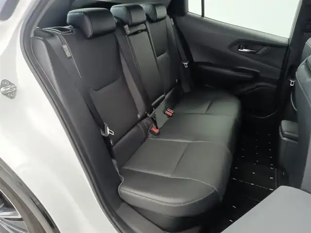 トヨタ プリウス Z 愛知県 2023(令5)年 1.6万km プラチナホワイトパールマイカ 純正12.3型ナビ（フルセグ、Bluetooth、APPleCarplay)/全方位カメラ/ETC2.0/置くだけ充電/BSM/パーキングアシスト/デジタルインナーミラー/メモリ付きパワーシート/パワーバックドア/シートヒーター、エアシート/ハンドルヒーター/ACC/衝突軽減ブレーキ/レーンキープアシスト/コーナーセンサー（前後）/オートハイビーム/LEDヘッドライト/オートライト/スマートキー/USB/三点エアバック/純正フロアマット/純正19インチAW
