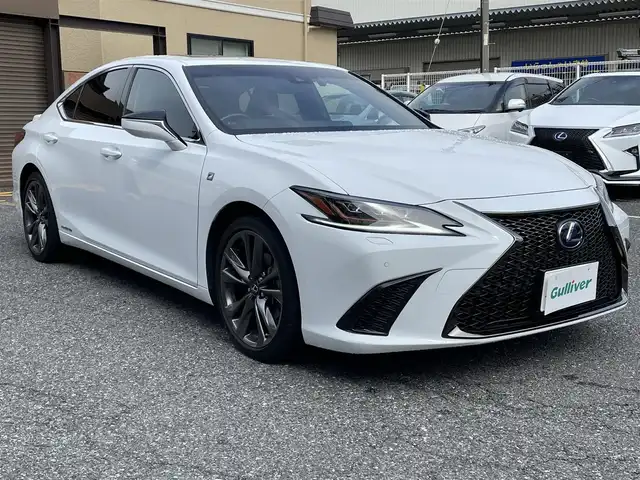 レクサス ＥＳ 300h Fスポーツ 千葉県 2019(平31)年 1.6万km ホワイトノーヴァガラスフレーク ワンオーナー/Fスポーツ/純正ナビ【フルセグ、BT、CD、USB、AUX】/サンルーフ/レーダークルーズコントロール/プリクラッシュセーフティ/センタートレース/ブラインドスポットモニター/パーキングサポートアラート/前席パワーシート（D席メモリー付）/前席ヒーター・ベンチレーション/ハンドルヒーター/パドルシフト/革巻きハンドル・シフトノブ/ビルトインETC/純正ドラレコ（前）/リアサンシェード/バックカメラ/スマートキー×２/保証書/取説/ナビ説