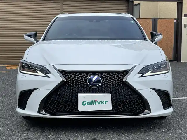 レクサス ＥＳ 300h Fスポーツ 千葉県 2019(平31)年 1.6万km ホワイトノーヴァガラスフレーク ワンオーナー/Fスポーツ/純正ナビ【フルセグ、BT、CD、USB、AUX】/サンルーフ/レーダークルーズコントロール/プリクラッシュセーフティ/センタートレース/ブラインドスポットモニター/パーキングサポートアラート/前席パワーシート（D席メモリー付）/前席ヒーター・ベンチレーション/ハンドルヒーター/パドルシフト/革巻きハンドル・シフトノブ/ビルトインETC/純正ドラレコ（前）/リアサンシェード/バックカメラ/スマートキー×２/保証書/取説/ナビ説