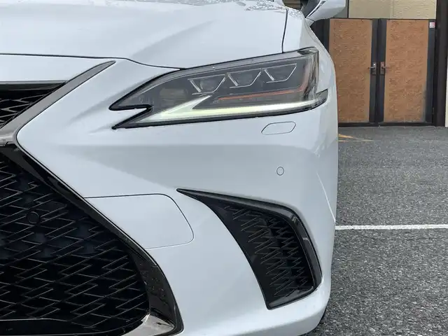 レクサス ＥＳ 300h Fスポーツ 千葉県 2019(平31)年 1.6万km ホワイトノーヴァガラスフレーク ワンオーナー/Fスポーツ/純正ナビ【フルセグ、BT、CD、USB、AUX】/サンルーフ/レーダークルーズコントロール/プリクラッシュセーフティ/センタートレース/ブラインドスポットモニター/パーキングサポートアラート/前席パワーシート（D席メモリー付）/前席ヒーター・ベンチレーション/ハンドルヒーター/パドルシフト/革巻きハンドル・シフトノブ/ビルトインETC/純正ドラレコ（前）/リアサンシェード/バックカメラ/スマートキー×２/保証書/取説/ナビ説