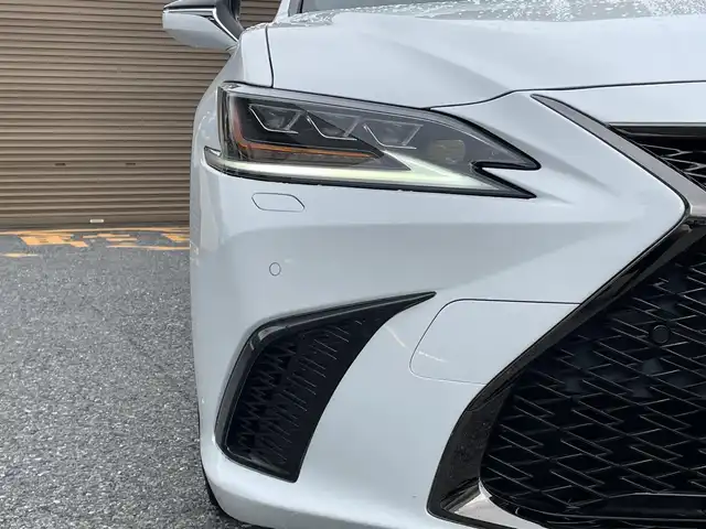 レクサス ＥＳ 300h Fスポーツ 千葉県 2019(平31)年 1.6万km ホワイトノーヴァガラスフレーク ワンオーナー/Fスポーツ/純正ナビ【フルセグ、BT、CD、USB、AUX】/サンルーフ/レーダークルーズコントロール/プリクラッシュセーフティ/センタートレース/ブラインドスポットモニター/パーキングサポートアラート/前席パワーシート（D席メモリー付）/前席ヒーター・ベンチレーション/ハンドルヒーター/パドルシフト/革巻きハンドル・シフトノブ/ビルトインETC/純正ドラレコ（前）/リアサンシェード/バックカメラ/スマートキー×２/保証書/取説/ナビ説