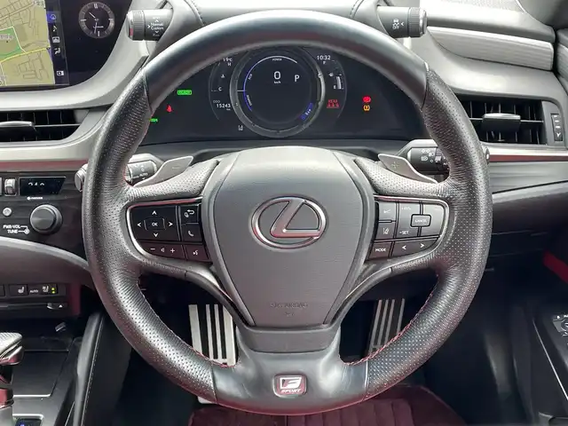 レクサス ＥＳ 300h Fスポーツ 千葉県 2019(平31)年 1.6万km ホワイトノーヴァガラスフレーク ワンオーナー/Fスポーツ/純正ナビ【フルセグ、BT、CD、USB、AUX】/サンルーフ/レーダークルーズコントロール/プリクラッシュセーフティ/センタートレース/ブラインドスポットモニター/パーキングサポートアラート/前席パワーシート（D席メモリー付）/前席ヒーター・ベンチレーション/ハンドルヒーター/パドルシフト/革巻きハンドル・シフトノブ/ビルトインETC/純正ドラレコ（前）/リアサンシェード/バックカメラ/スマートキー×２/保証書/取説/ナビ説
