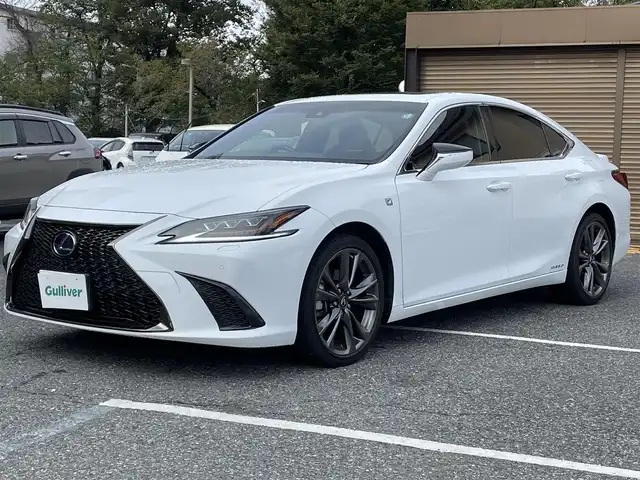 レクサス ＥＳ 300h Fスポーツ 千葉県 2019(平31)年 1.6万km ホワイトノーヴァガラスフレーク ワンオーナー/Fスポーツ/純正ナビ【フルセグ、BT、CD、USB、AUX】/サンルーフ/レーダークルーズコントロール/プリクラッシュセーフティ/センタートレース/ブラインドスポットモニター/パーキングサポートアラート/前席パワーシート（D席メモリー付）/前席ヒーター・ベンチレーション/ハンドルヒーター/パドルシフト/革巻きハンドル・シフトノブ/ビルトインETC/純正ドラレコ（前）/リアサンシェード/バックカメラ/スマートキー×２/保証書/取説/ナビ説