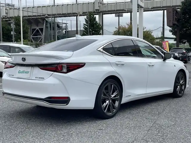 レクサス ＥＳ 300h Fスポーツ 千葉県 2019(平31)年 1.6万km ホワイトノーヴァガラスフレーク ワンオーナー/Fスポーツ/純正ナビ【フルセグ、BT、CD、USB、AUX】/サンルーフ/レーダークルーズコントロール/プリクラッシュセーフティ/センタートレース/ブラインドスポットモニター/パーキングサポートアラート/前席パワーシート（D席メモリー付）/前席ヒーター・ベンチレーション/ハンドルヒーター/パドルシフト/革巻きハンドル・シフトノブ/ビルトインETC/純正ドラレコ（前）/リアサンシェード/バックカメラ/スマートキー×２/保証書/取説/ナビ説