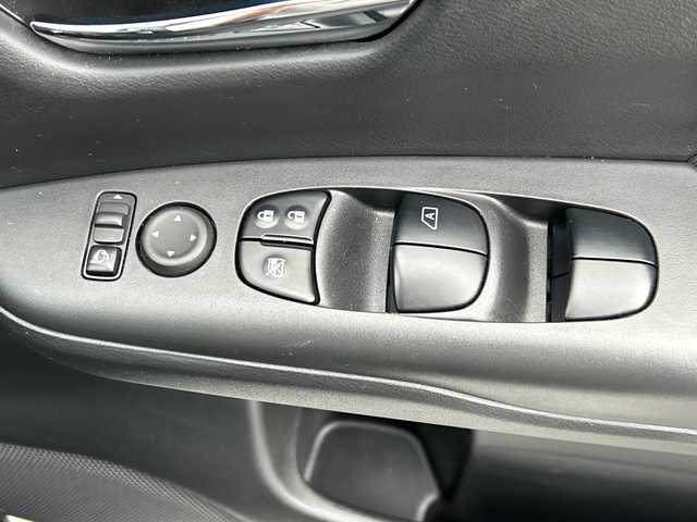 日産 セレナ e－パワー ハイウェイスター V 千葉県 2020(令2)年 4.9万km ブリリアントホワイトパール ＩＭＰＵＬエアロ　１０型ナビ　全方位カメラ　フリップダウンモニター プロパイロット フルセグ BT ETC ドラレコ 両側パワースライド ハンズフリーオートスライド パーキングアシスト HDMI