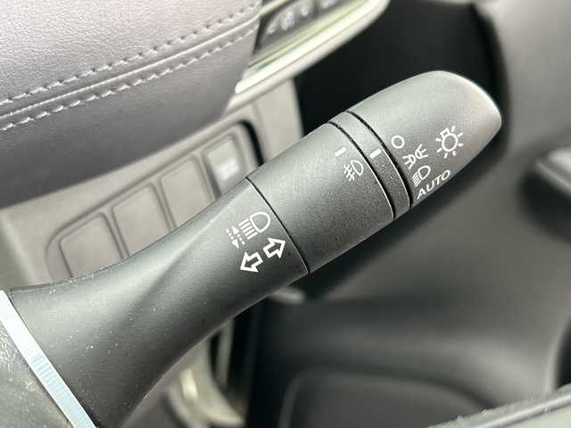 日産 セレナ e－パワー ハイウェイスター V 千葉県 2020(令2)年 4.9万km ブリリアントホワイトパール ＩＭＰＵＬエアロ　１０型ナビ　全方位カメラ　フリップダウンモニター プロパイロット フルセグ BT ETC ドラレコ 両側パワースライド ハンズフリーオートスライド パーキングアシスト HDMI