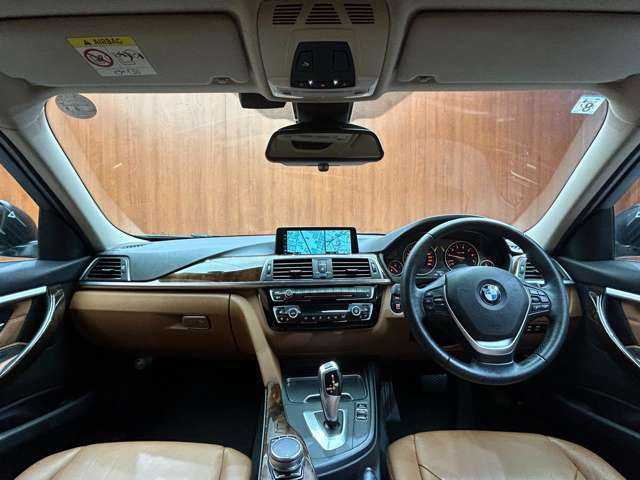 ＢＭＷ ３１８ｉ ツーリング ラグジュアリー 千葉県 2017(平29)年 5.5万km 紺 茶革シート　/クルーズコントロール　/ナビ　/Bカメラ　/Bluetooth接続　/電動シート　/シートH　/電動リアゲート　/コンフォートアクセス　/LEDヘッドライト　/PDC　/ドライビングアシスト　/衝突軽減B　/LCW　/ETC　/禁煙車