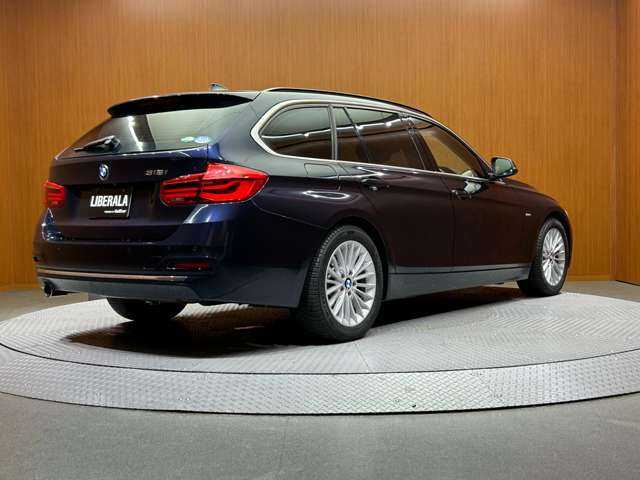 ＢＭＷ ３１８ｉ ツーリング ラグジュアリー 千葉県 2017(平29)年 5.5万km 紺 茶革シート　/クルーズコントロール　/ナビ　/Bカメラ　/Bluetooth接続　/電動シート　/シートH　/電動リアゲート　/コンフォートアクセス　/LEDヘッドライト　/PDC　/ドライビングアシスト　/衝突軽減B　/LCW　/ETC　/禁煙車