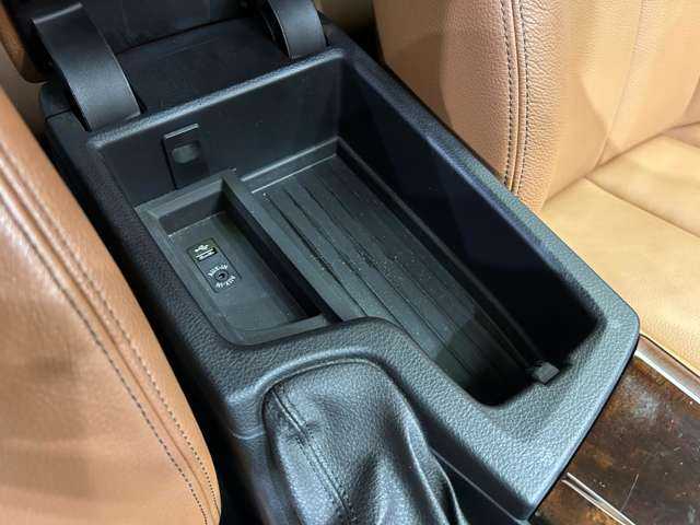 ＢＭＷ ３１８ｉ ツーリング ラグジュアリー 千葉県 2017(平29)年 5.5万km 紺 茶革シート　/クルーズコントロール　/ナビ　/Bカメラ　/Bluetooth接続　/電動シート　/シートH　/電動リアゲート　/コンフォートアクセス　/LEDヘッドライト　/PDC　/ドライビングアシスト　/衝突軽減B　/LCW　/ETC　/禁煙車