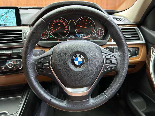 ＢＭＷ ３１８ｉ ツーリング ラグジュアリー 千葉県 2017(平29)年 5.5万km 紺 茶革シート　/クルーズコントロール　/ナビ　/Bカメラ　/Bluetooth接続　/電動シート　/シートH　/電動リアゲート　/コンフォートアクセス　/LEDヘッドライト　/PDC　/ドライビングアシスト　/衝突軽減B　/LCW　/ETC　/禁煙車