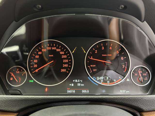 ＢＭＷ ３１８ｉ ツーリング ラグジュアリー 千葉県 2017(平29)年 5.5万km 紺 茶革シート　/クルーズコントロール　/ナビ　/Bカメラ　/Bluetooth接続　/電動シート　/シートH　/電動リアゲート　/コンフォートアクセス　/LEDヘッドライト　/PDC　/ドライビングアシスト　/衝突軽減B　/LCW　/ETC　/禁煙車