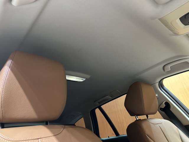 ＢＭＷ ３１８ｉ ツーリング ラグジュアリー 千葉県 2017(平29)年 5.5万km 紺 茶革シート　/クルーズコントロール　/ナビ　/Bカメラ　/Bluetooth接続　/電動シート　/シートH　/電動リアゲート　/コンフォートアクセス　/LEDヘッドライト　/PDC　/ドライビングアシスト　/衝突軽減B　/LCW　/ETC　/禁煙車