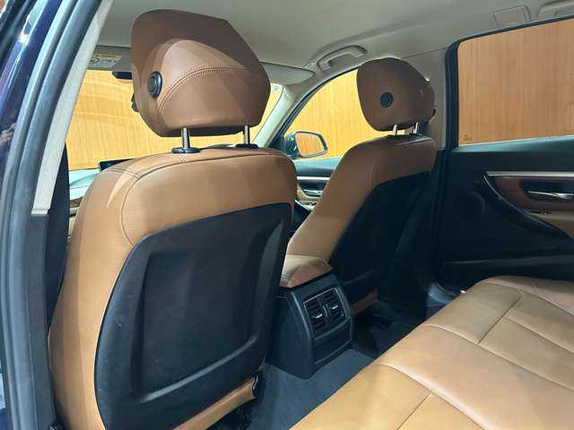 ＢＭＷ ３１８ｉ ツーリング ラグジュアリー 千葉県 2017(平29)年 5.5万km 紺 茶革シート　/クルーズコントロール　/ナビ　/Bカメラ　/Bluetooth接続　/電動シート　/シートH　/電動リアゲート　/コンフォートアクセス　/LEDヘッドライト　/PDC　/ドライビングアシスト　/衝突軽減B　/LCW　/ETC　/禁煙車