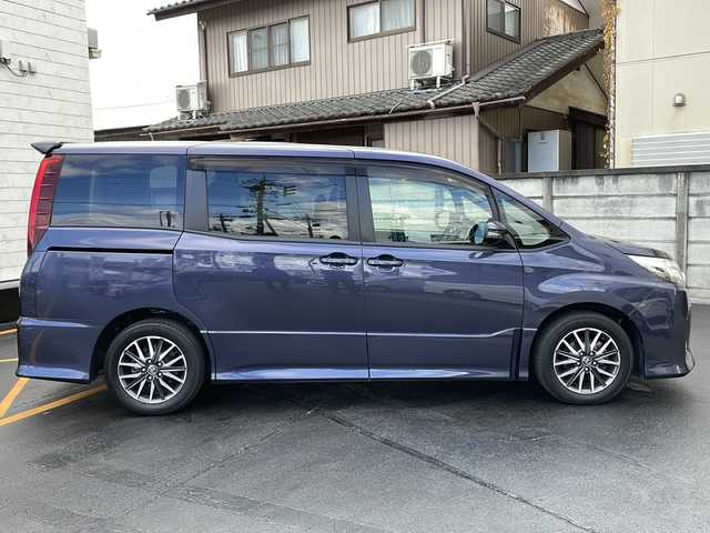 トヨタ ノア Si 長野県 2014(平26)年 12.1万km ダークバイオレットマイカメタリック (株)IDOMが運営する【じしゃロン長野店】の自社ローン専用車両になりますこちらは現金またはオートローンご利用時の価格です。自社ローンご希望の方は別途その旨お申付け下さい/純正ナビ　/バックカメラ　/ＥＴＣ　/ステアリングスイッチ　/両側パワースライドドア　/フリップダウンモニター　/前後ドライブレコーダー　/純正１６インチアルミホイール