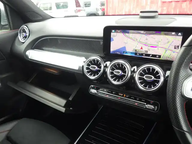 メルセデス・ベンツ ＧＬＢ２００ｄ AMGライン 千葉県 2020(令2)年 3.2万km イリジウムシルバー レーダーセーフティパッケージ/アクティブブレーキアシスト/アクティブレーンキーピングアシスト/レーンチェンジアシスト/ブラインドスポットアシスト/アテンションアシストト/パノラミックスライディングルーフ/ディストロニック/パワーバックドア/ハーフレザーシート/前席パワーシート/シートヒーター/純正ナビ/地デジTV/【Bluetooth接続】/360°カメラ/ドライブレコーダー（前後撮影）/革巻きステアリング/ステアリングスイッチ/パドルシフト/ETC/LEDヘッドライト/ウインカーミラー/パークトロニック/純正19インチアルミホイル/サイド/カーテンエアバッグ/キーレスゴー