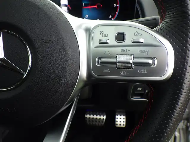 メルセデス・ベンツ ＧＬＢ２００ｄ AMGライン 千葉県 2020(令2)年 3.2万km イリジウムシルバー レーダーセーフティパッケージ/アクティブブレーキアシスト/アクティブレーンキーピングアシスト/レーンチェンジアシスト/ブラインドスポットアシスト/アテンションアシストト/パノラミックスライディングルーフ/ディストロニック/パワーバックドア/ハーフレザーシート/前席パワーシート/シートヒーター/純正ナビ/地デジTV/【Bluetooth接続】/360°カメラ/ドライブレコーダー（前後撮影）/革巻きステアリング/ステアリングスイッチ/パドルシフト/ETC/LEDヘッドライト/ウインカーミラー/パークトロニック/純正19インチアルミホイル/サイド/カーテンエアバッグ/キーレスゴー