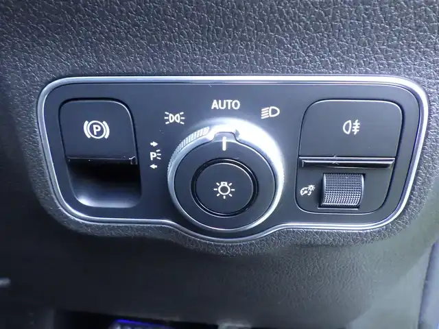 メルセデス・ベンツ ＧＬＢ２００ｄ AMGライン 千葉県 2020(令2)年 3.2万km イリジウムシルバー レーダーセーフティパッケージ/アクティブブレーキアシスト/アクティブレーンキーピングアシスト/レーンチェンジアシスト/ブラインドスポットアシスト/アテンションアシストト/パノラミックスライディングルーフ/ディストロニック/パワーバックドア/ハーフレザーシート/前席パワーシート/シートヒーター/純正ナビ/地デジTV/【Bluetooth接続】/360°カメラ/ドライブレコーダー（前後撮影）/革巻きステアリング/ステアリングスイッチ/パドルシフト/ETC/LEDヘッドライト/ウインカーミラー/パークトロニック/純正19インチアルミホイル/サイド/カーテンエアバッグ/キーレスゴー