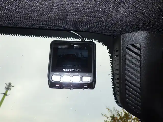 メルセデス・ベンツ ＧＬＢ２００ｄ AMGライン 千葉県 2020(令2)年 3.2万km イリジウムシルバー レーダーセーフティパッケージ/アクティブブレーキアシスト/アクティブレーンキーピングアシスト/レーンチェンジアシスト/ブラインドスポットアシスト/アテンションアシストト/パノラミックスライディングルーフ/ディストロニック/パワーバックドア/ハーフレザーシート/前席パワーシート/シートヒーター/純正ナビ/地デジTV/【Bluetooth接続】/360°カメラ/ドライブレコーダー（前後撮影）/革巻きステアリング/ステアリングスイッチ/パドルシフト/ETC/LEDヘッドライト/ウインカーミラー/パークトロニック/純正19インチアルミホイル/サイド/カーテンエアバッグ/キーレスゴー