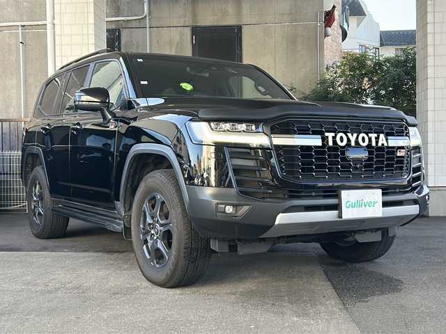 トヨタ ランドクルーザー GRスポーツ 京都府 2023(令5)年 4.1万km ブラック 12.3インチ純正ディスプレイオーディオナビ/フルセグTV/CD/DVD再生機能/Bluetooth/Miracast/USB入力端子/ＪＢＬサウンド　/サンルーフ　/ルーフレール/全方位カメラ　/前方純正ドライブレコーダー/ETC2.0/ＨＵＤ　/ディーゼル　/４ＷＤ　/ＢＳＭ　/メモリーシート/ベンチレーター　/シートヒーター/エアシート/ステアリングヒーター/マルチテレインモニター　/ＲＣＴＡ　/ＲＣＤ　/クリアランスソナー　/クールボックス　/３眼ＬＥＤ/オートライト/オートマチックハイビーム/フロントフォグランプ/純正AW18インチ/デフロック/ルーフレール/Wサイドエアバッグ/カーテンエアバッグ