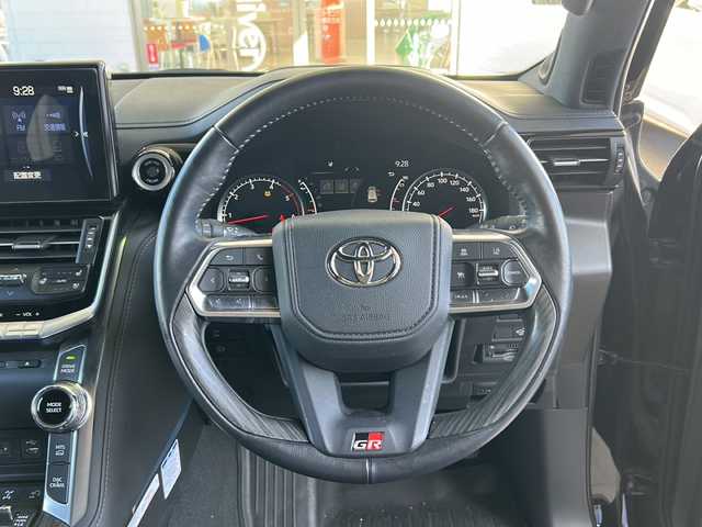 トヨタ ランドクルーザー GRスポーツ 京都府 2023(令5)年 4.1万km ブラック 12.3インチ純正ディスプレイオーディオナビ/フルセグTV/CD/DVD再生機能/Bluetooth/Miracast/USB入力端子/ＪＢＬサウンド　/サンルーフ　/ルーフレール/全方位カメラ　/前方純正ドライブレコーダー/ETC2.0/ＨＵＤ　/ディーゼル　/４ＷＤ　/ＢＳＭ　/メモリーシート/ベンチレーター　/シートヒーター/エアシート/ステアリングヒーター/マルチテレインモニター　/ＲＣＴＡ　/ＲＣＤ　/クリアランスソナー　/クールボックス　/３眼ＬＥＤ/オートライト/オートマチックハイビーム/フロントフォグランプ/純正AW18インチ/デフロック/ルーフレール/Wサイドエアバッグ/カーテンエアバッグ