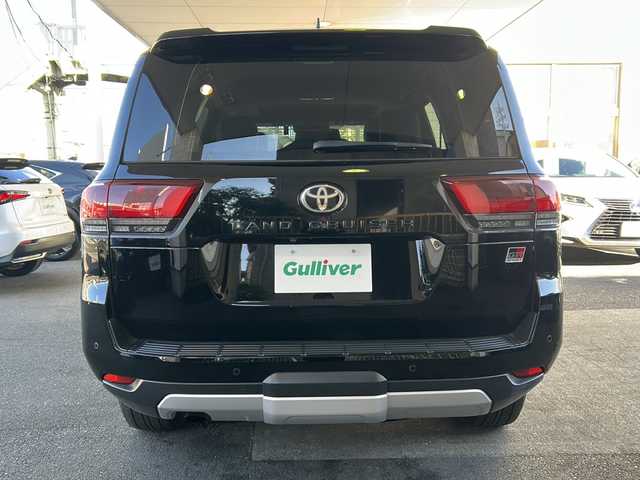 トヨタ ランドクルーザー GRスポーツ 京都府 2023(令5)年 4.1万km ブラック 12.3インチ純正ディスプレイオーディオナビ/フルセグTV/CD/DVD再生機能/Bluetooth/Miracast/USB入力端子/ＪＢＬサウンド　/サンルーフ　/ルーフレール/全方位カメラ　/前方純正ドライブレコーダー/ETC2.0/ＨＵＤ　/ディーゼル　/４ＷＤ　/ＢＳＭ　/メモリーシート/ベンチレーター　/シートヒーター/エアシート/ステアリングヒーター/マルチテレインモニター　/ＲＣＴＡ　/ＲＣＤ　/クリアランスソナー　/クールボックス　/３眼ＬＥＤ/オートライト/オートマチックハイビーム/フロントフォグランプ/純正AW18インチ/デフロック/ルーフレール/Wサイドエアバッグ/カーテンエアバッグ