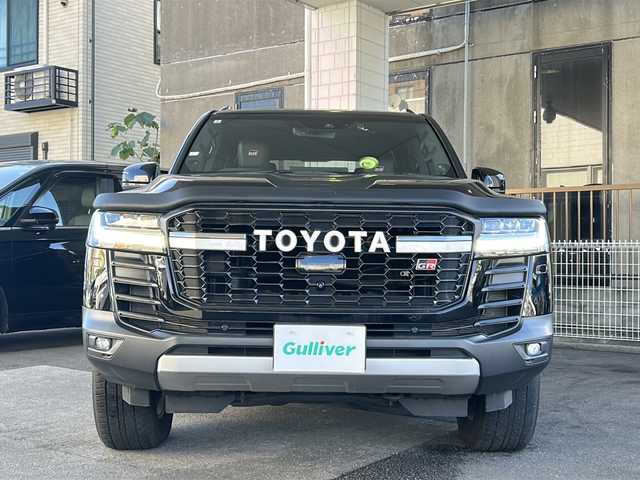 トヨタ ランドクルーザー GRスポーツ 京都府 2023(令5)年 4.1万km ブラック 12.3インチ純正ディスプレイオーディオナビ/フルセグTV/CD/DVD再生機能/Bluetooth/Miracast/USB入力端子/ＪＢＬサウンド　/サンルーフ　/ルーフレール/全方位カメラ　/前方純正ドライブレコーダー/ETC2.0/ＨＵＤ　/ディーゼル　/４ＷＤ　/ＢＳＭ　/メモリーシート/ベンチレーター　/シートヒーター/エアシート/ステアリングヒーター/マルチテレインモニター　/ＲＣＴＡ　/ＲＣＤ　/クリアランスソナー　/クールボックス　/３眼ＬＥＤ/オートライト/オートマチックハイビーム/フロントフォグランプ/純正AW18インチ/デフロック/ルーフレール/Wサイドエアバッグ/カーテンエアバッグ