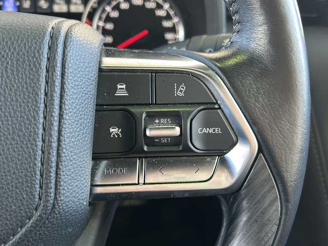 トヨタ ランドクルーザー GRスポーツ 京都府 2023(令5)年 4.1万km ブラック 12.3インチ純正ディスプレイオーディオナビ/フルセグTV/CD/DVD再生機能/Bluetooth/Miracast/USB入力端子/ＪＢＬサウンド　/サンルーフ　/ルーフレール/全方位カメラ　/前方純正ドライブレコーダー/ETC2.0/ＨＵＤ　/ディーゼル　/４ＷＤ　/ＢＳＭ　/メモリーシート/ベンチレーター　/シートヒーター/エアシート/ステアリングヒーター/マルチテレインモニター　/ＲＣＴＡ　/ＲＣＤ　/クリアランスソナー　/クールボックス　/３眼ＬＥＤ/オートライト/オートマチックハイビーム/フロントフォグランプ/純正AW18インチ/デフロック/ルーフレール/Wサイドエアバッグ/カーテンエアバッグ