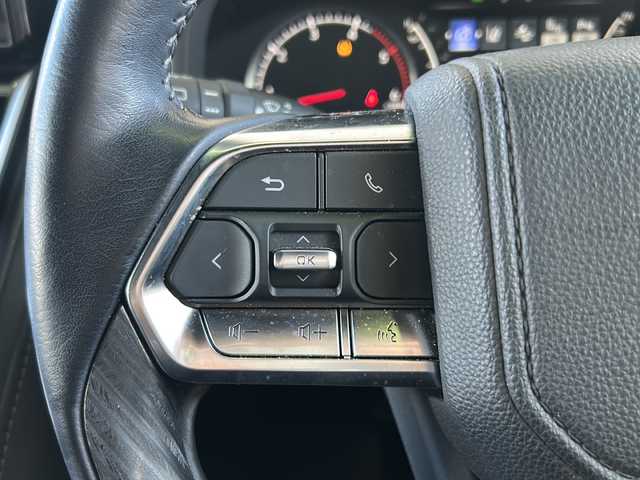 トヨタ ランドクルーザー GRスポーツ 京都府 2023(令5)年 4.1万km ブラック 12.3インチ純正ディスプレイオーディオナビ/フルセグTV/CD/DVD再生機能/Bluetooth/Miracast/USB入力端子/ＪＢＬサウンド　/サンルーフ　/ルーフレール/全方位カメラ　/前方純正ドライブレコーダー/ETC2.0/ＨＵＤ　/ディーゼル　/４ＷＤ　/ＢＳＭ　/メモリーシート/ベンチレーター　/シートヒーター/エアシート/ステアリングヒーター/マルチテレインモニター　/ＲＣＴＡ　/ＲＣＤ　/クリアランスソナー　/クールボックス　/３眼ＬＥＤ/オートライト/オートマチックハイビーム/フロントフォグランプ/純正AW18インチ/デフロック/ルーフレール/Wサイドエアバッグ/カーテンエアバッグ