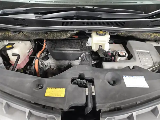 トヨタ アルファードハイブリット G 宮崎県 2013(平25)年 2.8万km ゴールドパールクリスタルシャイン 4WD/ワンオーナー/純正8型ナビ/フルセグTV/両側パワースライドドア/パワーバックドア/バックカメラ/ビルトインETC/ドライブレコーダー/クルーズコントロール/クリアランスソナー/ステアリング連動HIDヘッドランプ/オートライト/デュアルオートエアコン/木目調/革巻きコンビステアリング/ステアリングスイッチ/前席パワーシート/運転席ポジションメモリー/2列目リラックスキャプテンシート/助手席/2列目オットマン/純正16インチアルミホイール/スマートキー/プッシュエンジンスタート/禁煙車