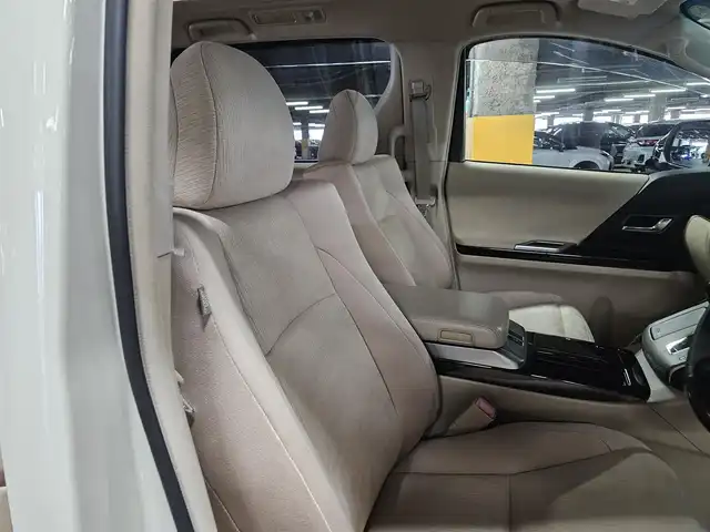 トヨタ アルファードハイブリット G 宮崎県 2013(平25)年 2.8万km ゴールドパールクリスタルシャイン 4WD/ワンオーナー/純正8型ナビ/フルセグTV/両側パワースライドドア/パワーバックドア/バックカメラ/ビルトインETC/ドライブレコーダー/クルーズコントロール/クリアランスソナー/ステアリング連動HIDヘッドランプ/オートライト/デュアルオートエアコン/木目調/革巻きコンビステアリング/ステアリングスイッチ/前席パワーシート/運転席ポジションメモリー/2列目リラックスキャプテンシート/助手席/2列目オットマン/純正16インチアルミホイール/スマートキー/プッシュエンジンスタート/禁煙車