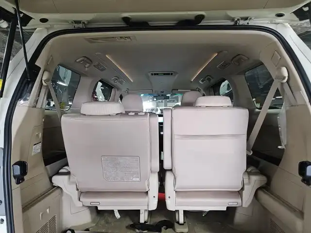 トヨタ アルファードハイブリット G 宮崎県 2013(平25)年 2.8万km ゴールドパールクリスタルシャイン 4WD/ワンオーナー/純正8型ナビ/フルセグTV/両側パワースライドドア/パワーバックドア/バックカメラ/ビルトインETC/ドライブレコーダー/クルーズコントロール/クリアランスソナー/ステアリング連動HIDヘッドランプ/オートライト/デュアルオートエアコン/木目調/革巻きコンビステアリング/ステアリングスイッチ/前席パワーシート/運転席ポジションメモリー/2列目リラックスキャプテンシート/助手席/2列目オットマン/純正16インチアルミホイール/スマートキー/プッシュエンジンスタート/禁煙車