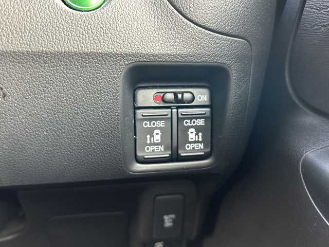 ホンダ Ｎ ＢＯＸ G SSパッケージ 大阪府 2017(平29)年 5.9万km クリスタルブラックパール 衝突軽減　純正ナビ（ＶＸＭ－１７４ＶＦＸＩ）　フルセグＴＶ　ＣＤ　ＤＶＤ　両側パワースライド　前後ドラレコ　バックカメラ　シートヒーター　ＥＴＣ　オートライト　純正フロアマット　