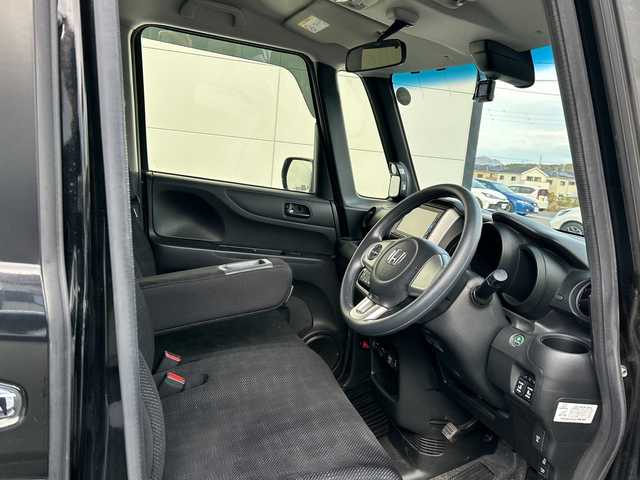 ホンダ Ｎ ＢＯＸ G SSパッケージ 大阪府 2017(平29)年 5.9万km クリスタルブラックパール 衝突軽減　純正ナビ（ＶＸＭ－１７４ＶＦＸＩ）　フルセグＴＶ　ＣＤ　ＤＶＤ　両側パワースライド　前後ドラレコ　バックカメラ　シートヒーター　ＥＴＣ　オートライト　純正フロアマット　